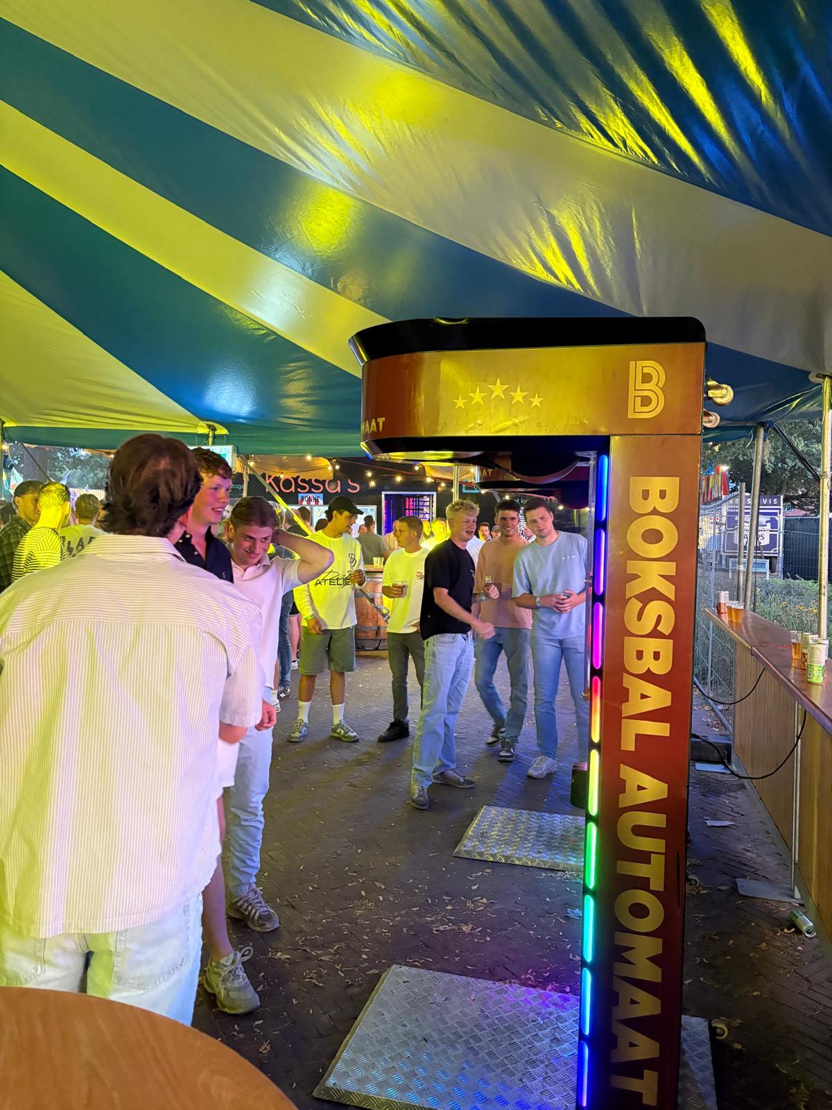 BoksbalAutomaat bij de kassa's op de Melderse kermis